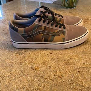 VANS Only worn a few times size 10 suede heel and toe with camo